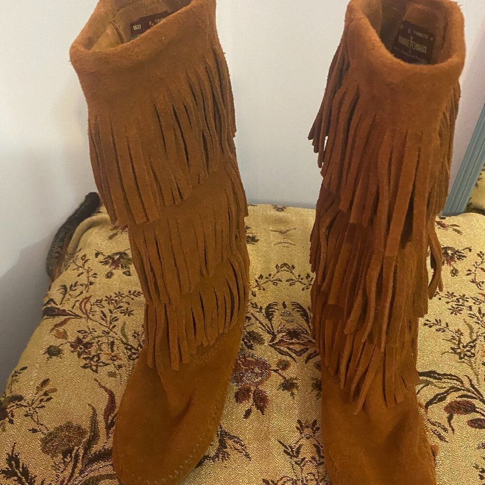 Minnetonka Brown Suede 3 Layer fringe moccasin boots, size 8